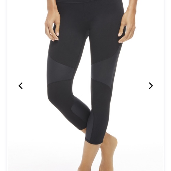 Fabletics Sabrina Capri - Picture 1 of 7